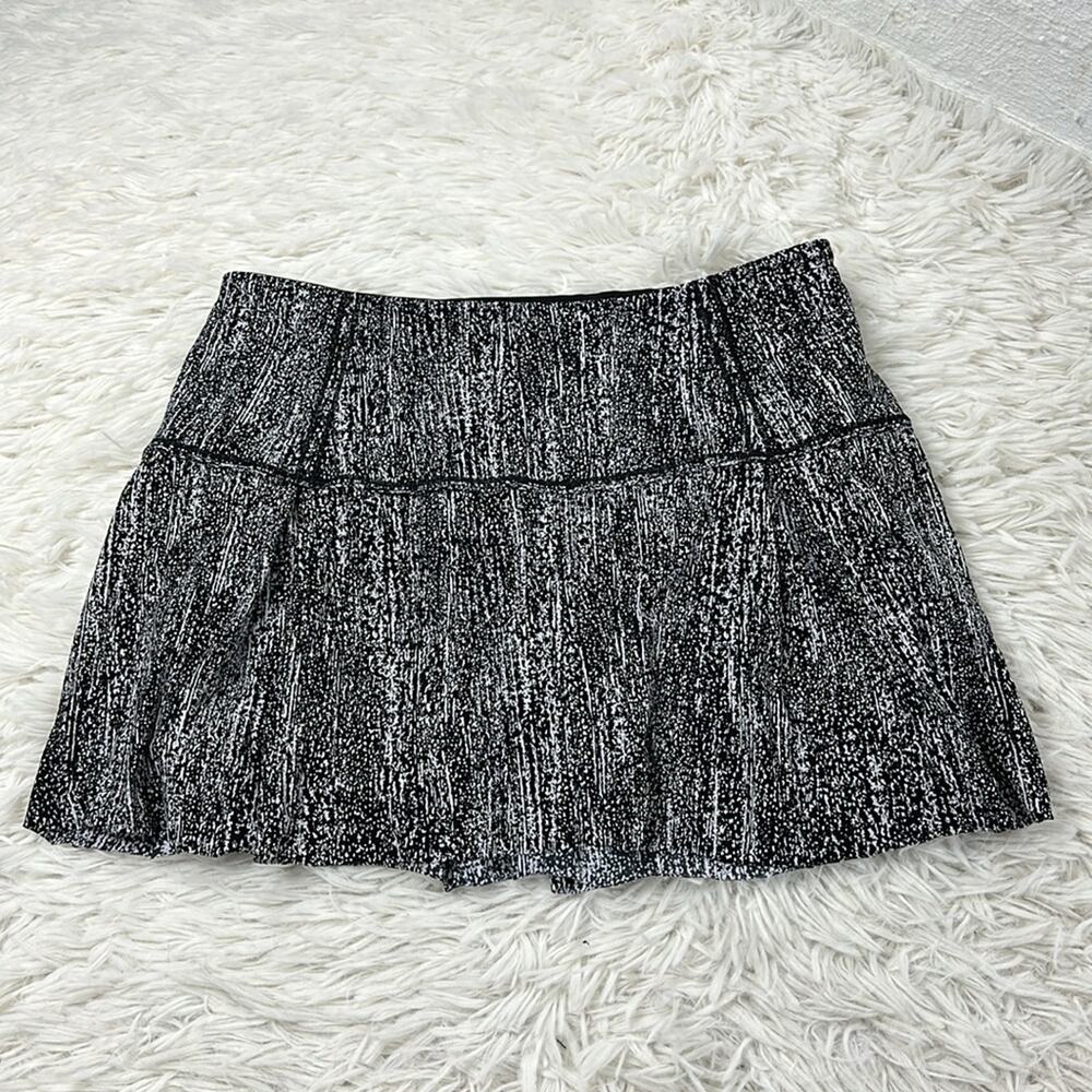 Lululemon Lost In Pace Skirt (Regular) (13") Air Time White Black